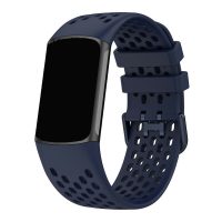 eses Szilikon pánt lyukakkal Fitbit Charge 5 és 6 készülékhez - Sötétkék