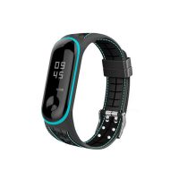 eses Szilikon szíj a Xiaomi Mi Band 5 és Xiaomi Mi Band 6 modellekhez - Fekete dombornyomott kék varrással