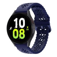 eses Szilikon szíj mintás lyukakkal Samsung Galaxy Watch 4, 5, 6 készülékhez - Sötétkék, 20 mm